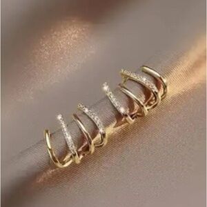 🛍️Elegant gold and rhinestone earrings